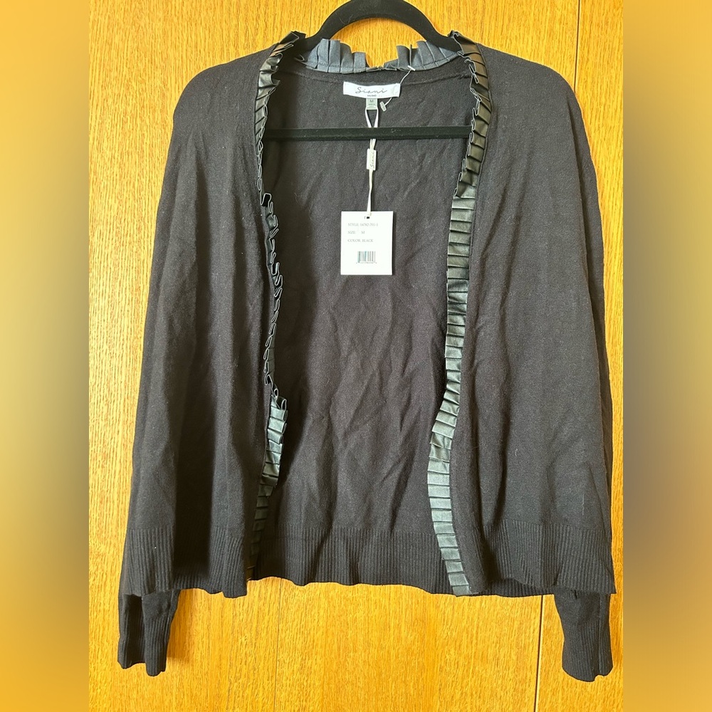 NWT Siani Milano Black sweater Cardigan, with pleated trim closure Women’s M
